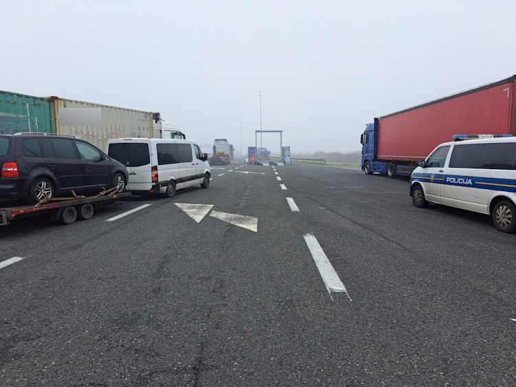 Slika /PU_ZG/slike/PUZ/2025/PROSINAC/NADZOR TERETNIH VOZILA 3-12/slika 1-1.jpg